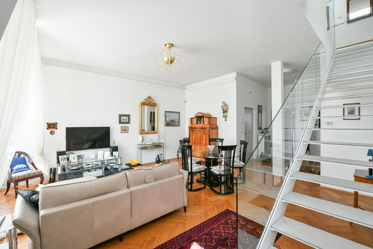 Stylové bydlení v historickém domě na Starém městě s vlastním výtahem a garáží!