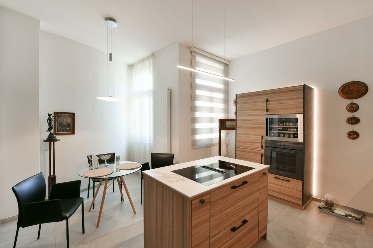 Stylové bydlení v historickém domě na Starém městě s vlastním výtahem a garáží!