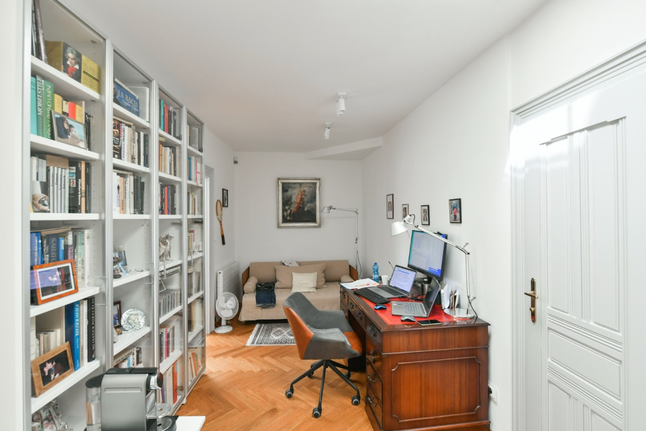 Stylové bydlení v historickém domě na Starém městě s vlastním výtahem a garáží!