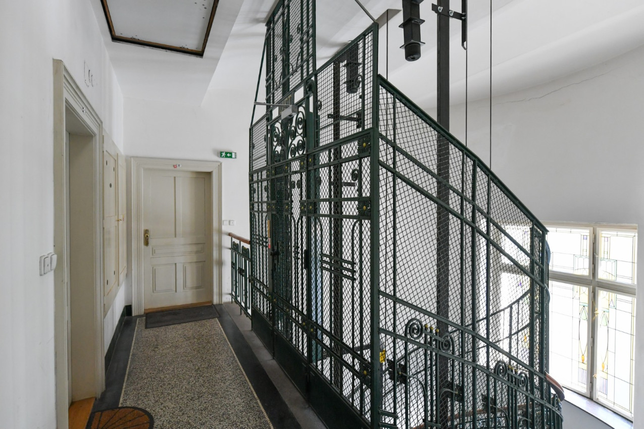 Stylové bydlení v historickém domě na Starém městě s vlastním výtahem a garáží!