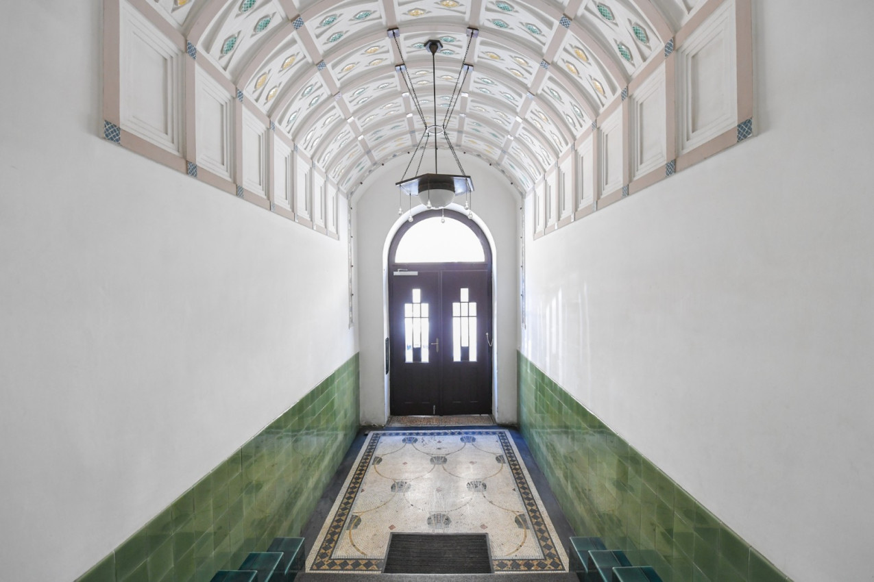 Stylové bydlení v historickém domě na Starém městě s vlastním výtahem a garáží!