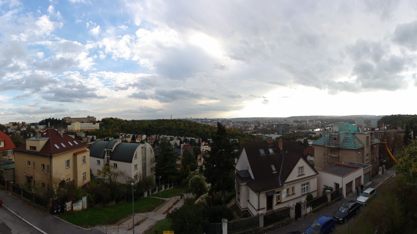 Dům s devíti byty a výhledy na celou Prahu